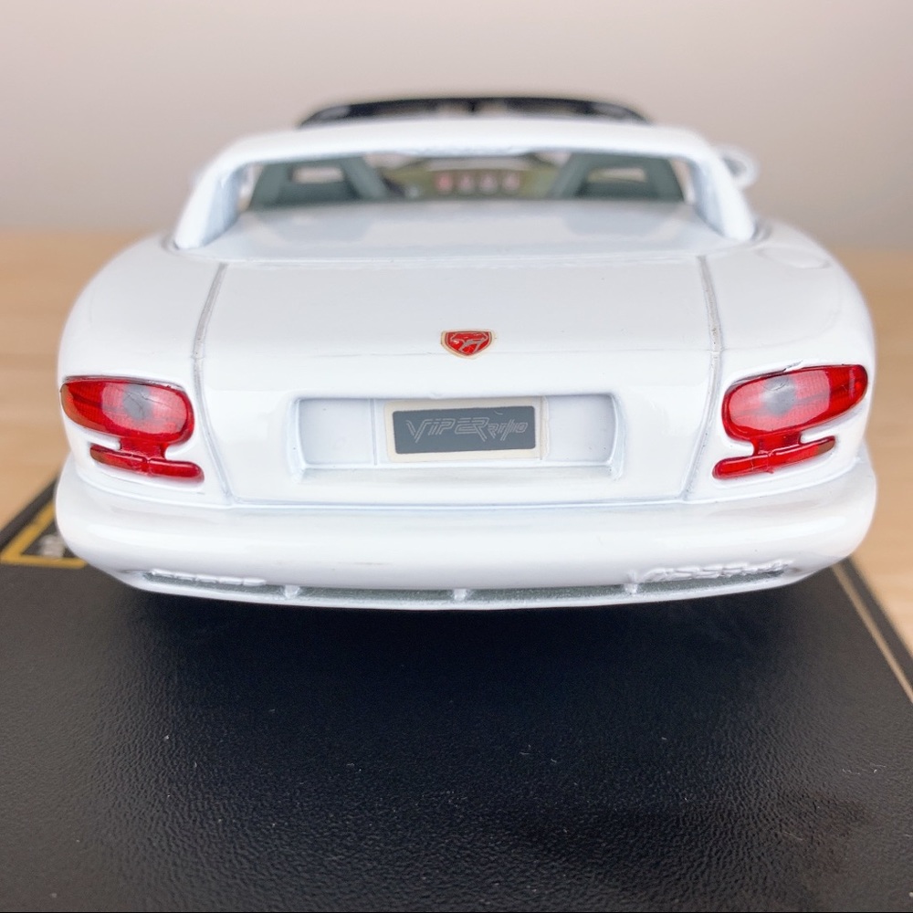 1992 Dodge Viper RT/10 Collectible - Picture 6 of 11